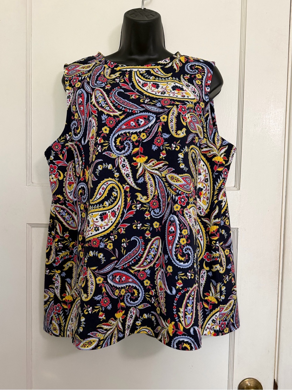 Jones New York Navy Paisley Sleeveless Top with Yellow & Red Accents 🌹